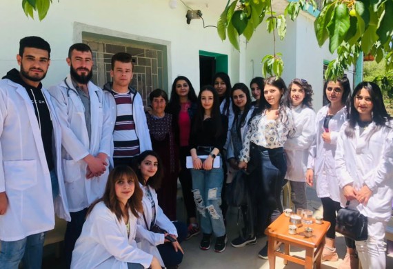 الزيارات المنزلية لطلاب السنة الثالثة كلية التمريض ضمن نشاطات مقرر تمريض المسنين